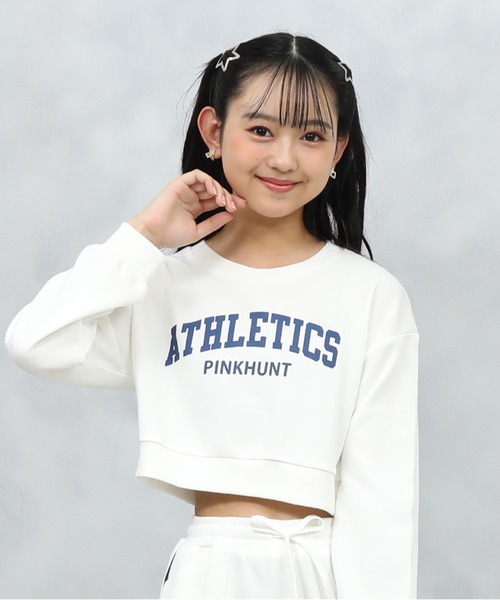 PINKHUNT（ピンクハント）の「PINKHUNT ピンクハント カレッジロゴショート丈トレーナー 0951K（ボトムス別売）（スウェット・キッズ・ブラック/ライトブルー/オフホワイト・120cm/130cm/140cm/150cm/160cm）」の2枚目の写真