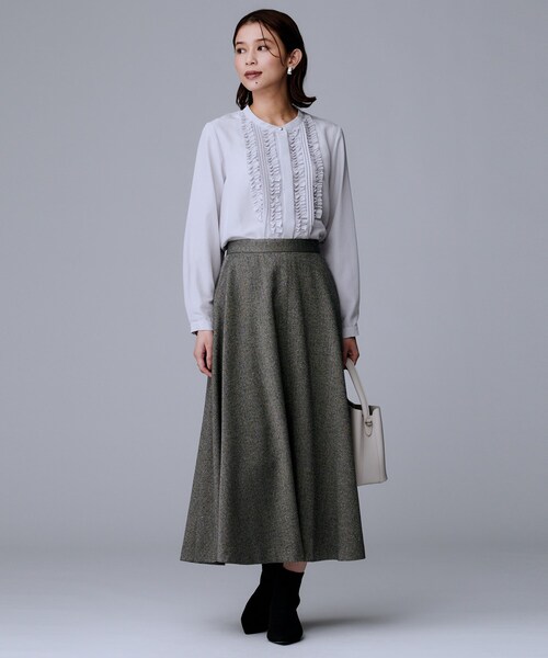 セール】【1枚で着映え/オンオフ着回し】フリルサテンブラウス