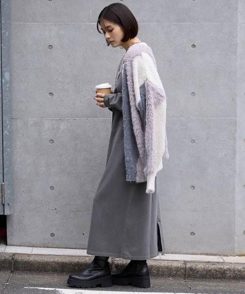 極美品✨PLEATS PLEASE ロングワンピース　スリット入り　ライトグレー 極美品✨PLEATS PLEASE ロングワンピース スリット入り ライトグレー