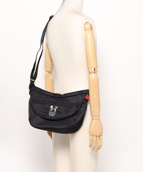 Manhattan Portage（マンハッタンポーテージ）の「DUET SHOULDER BAG FZP MGNT FLIGHT NYLON BACKING PEANUTS 25（ショルダーバッグ・レディース・ブラック・X-SMALL）」の22枚目の写真