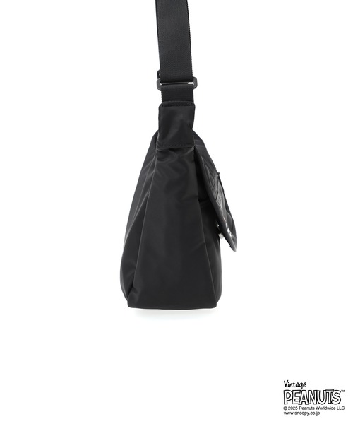 Manhattan Portage（マンハッタンポーテージ）の「DUET SHOULDER BAG FZP MGNT FLIGHT NYLON BACKING PEANUTS 25（ショルダーバッグ・レディース・ブラック・X-SMALL）」の8枚目の写真