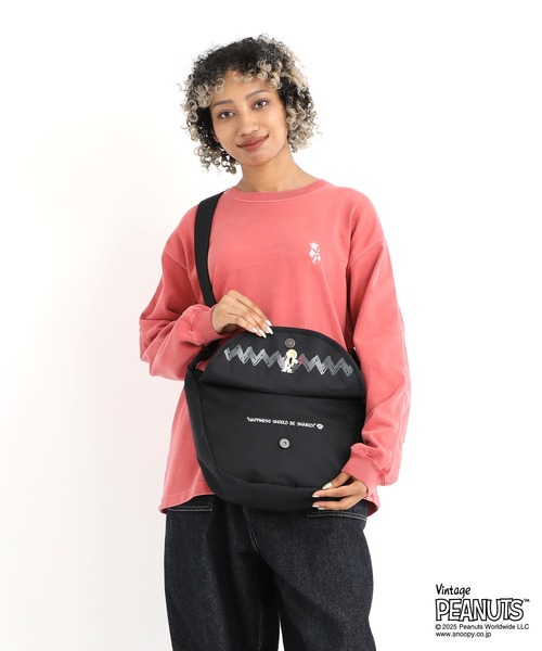 Manhattan Portage（マンハッタンポーテージ）の「DUET SHOULDER BAG FZP MGNT FLIGHT NYLON BACKING PEANUTS 25（ショルダーバッグ・レディース・ブラック・X-SMALL）」の4枚目の写真