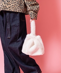 an meets zakka（アンミツザッカ）の「an meets zakka ショートファーループハンドル巾着バッグ（ハンドバッグ）」