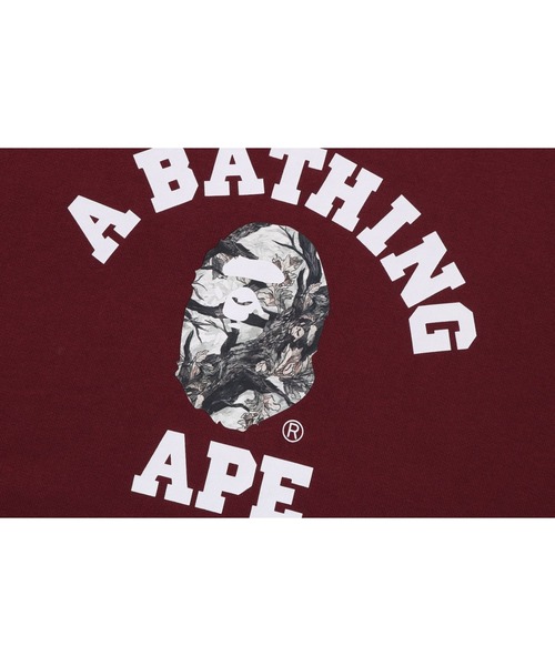 A BATHING APE（アベイシングエイプ）の「TREE EDGE CAMO COLLEGE RELAXED FIT CREWNECK SWEATSHIRT #1（スウェット・メンズ・バーガンディー/ブラック・SMALL/LARGE/MEDIUM/XX-LARGE/X-LARGE）」の3枚目の写真