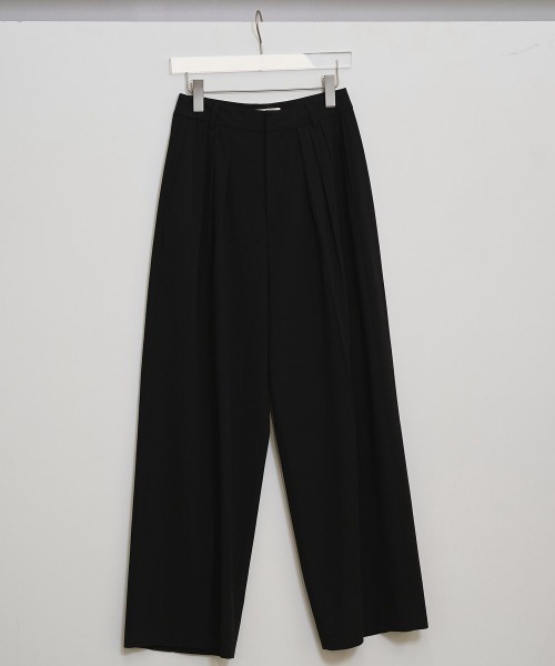 TODAYFUL(トゥデイフル)の「【TODAYFUL/トゥデイフル】Dry Touch Tuck Trousers/ドライタッチタックトラウザー(スラックス・レディース・ブラック/ベージュ・38/36)」の3枚目の写真