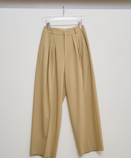TODAYFUL(トゥデイフル)の「【TODAYFUL/トゥデイフル】Dry Touch Tuck Trousers/ドライタッチタックトラウザー(スラックス・レディース・ブラック/ベージュ・38/36)」の5枚目の写真