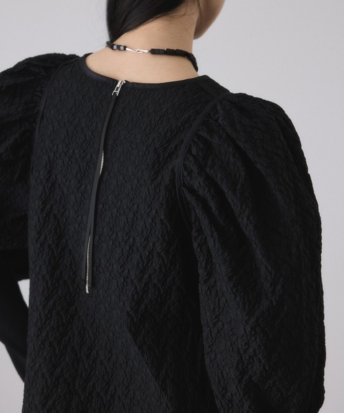 ADAM ET ROPE'（アダムエロペ）の「ジャガードコンビギャザートップス（Tシャツ/カットソー・レディース・ブラック/オフホワイト・FREE）」の4枚目の写真