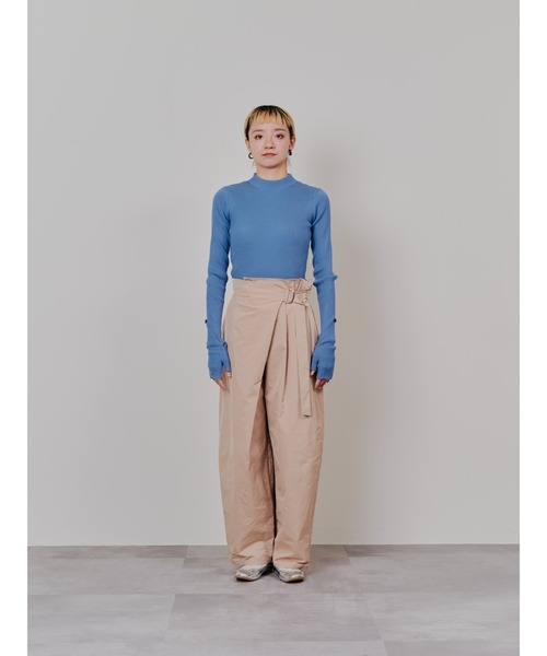 DOLLUPOOPS（ドールアップウップス）の「リブボトルネックニットトップス（ニット/セーター・レディース・サックスブルー/ライトベージュ/ブラック・38）」の18枚目の写真