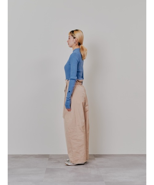 DOLLUPOOPS（ドールアップウップス）の「リブボトルネックニットトップス（ニット/セーター・レディース・サックスブルー/ライトベージュ/ブラック・38）」の20枚目の写真