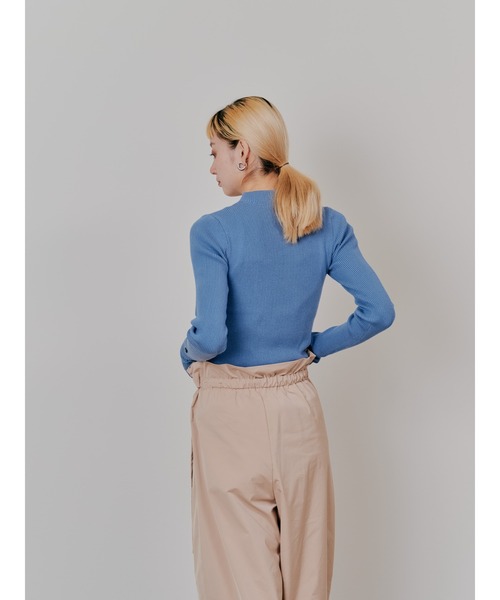 DOLLUPOOPS（ドールアップウップス）の「リブボトルネックニットトップス（ニット/セーター・レディース・サックスブルー/ライトベージュ/ブラック・38）」の11枚目の写真