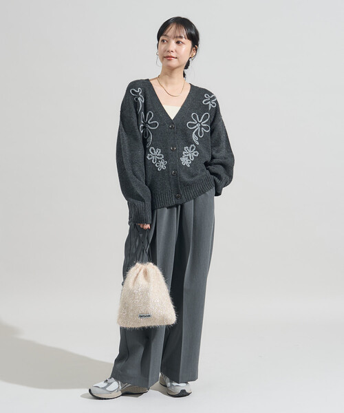 FREAK'S STORE(フリークスストア)の「配色 コード刺繍 花柄 ニット カーディガン(カーディガン/ボレロ・レディース・ライトグレー/ベージュ/ブラック/オフホワイト・フリ-)」の7枚目の写真