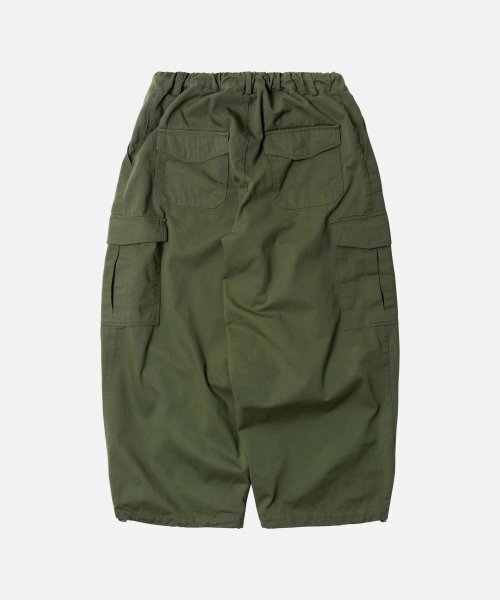 FRIZMWORKS(フリズムワークス)の「TWILL CARGO BALLOON PANTS _ OLIVE(スウェットパンツ・メンズ・その他・MEDIUM/LARGE/X-LARGE/SMALL)」の3枚目の写真