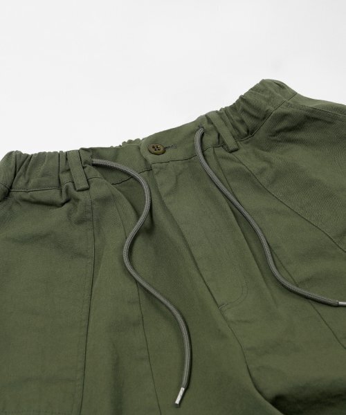 FRIZMWORKS(フリズムワークス)の「TWILL CARGO BALLOON PANTS _ OLIVE(スウェットパンツ・メンズ・その他・MEDIUM/LARGE/X-LARGE/SMALL)」の4枚目の写真