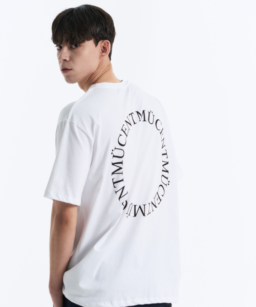 MUCENT(ムセント)の「シグニチャーバックラウンド円形ロゴルーズフィット半袖Tシャツ(ホワイト)(Tシャツ/カットソー・メンズ・ホワイト・LARGE/MEDIUM/X-LARGE)」の5枚目の写真