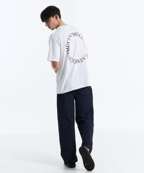 MUCENT(ムセント)の「シグニチャーバックラウンド円形ロゴルーズフィット半袖Tシャツ(ホワイト)(Tシャツ/カットソー・メンズ・ホワイト・LARGE/MEDIUM/X-LARGE)」の7枚目の写真