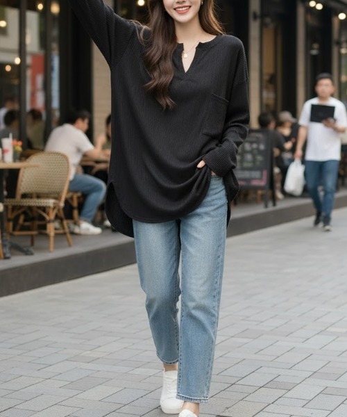cammie(キャミー)の「Vネックプリーツトップス(Tシャツ/カットソー・レディース・ホワイト/ブラック・L/M)」の5枚目の写真