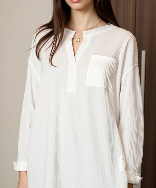 cammie(キャミー)の「Vネックプリーツトップス(Tシャツ/カットソー・レディース・ホワイト/ブラック・L/M)」の10枚目の写真