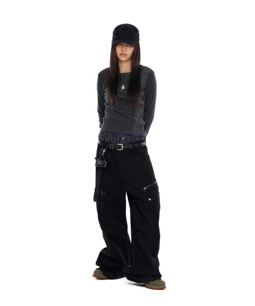 AAKAM(アーカム)の「Knee Pin-Tuck Zippered Cargo Pants (Black)(その他パンツ・レディース・その他・2/1)」の7枚目の写真