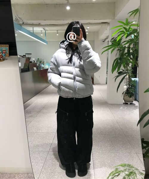 AAKAM(アーカム)の「Knee Pin-Tuck Zippered Cargo Pants (Black)(その他パンツ・レディース・その他・2/1)」の13枚目の写真