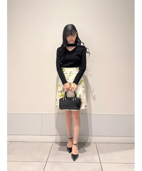 LOULOU WILLOUGHBY(ルルウィルビー)の「【LOULOU WILLOUGHBY】ホルターバックVプルオーバー(ニット/セーター・レディース・ラベンダー/ミント/ブラック/オフホワイト・2)」の8枚目の写真