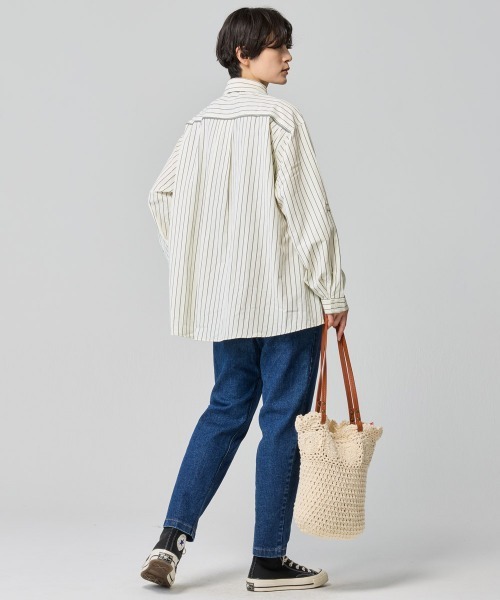 KRIFF MAYER Lady's Collection（クリフメイヤーレディースコレクション）の「ロールアップ ストライプシャツ / ビッグシルエットシャツ（シワになりにくい・英字刺繍・Aライン）（シャツ/ブラウス・レディース・サックスブルー/ベージュ/ピンク/オフホワイト・MEDIUM/LARGE）」の19枚目の写真