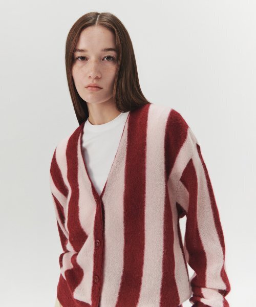 LEVAR(レバー)の「Stripe Mohair V-neck Cardigan - Pink/Wine(カーディガン/ボレロ・レディース・ピンク・FREE)」の2枚目の写真