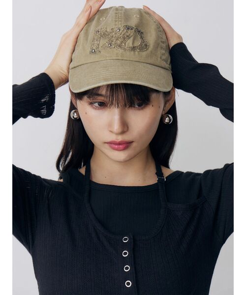 MURUA(ムルーア)の「パッチロゴスタッズキャップ(キャップ・レディース・ベージュ/ブラック/ブルー・FREE)」の2枚目の写真