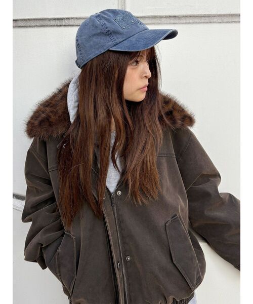 MURUA(ムルーア)の「パッチロゴスタッズキャップ(キャップ・レディース・ベージュ/ブラック/ブルー・FREE)」の4枚目の写真