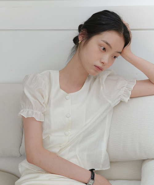 YUPPE(ヨッペ)の「SOFT SHIRRING SHIRT_CREAM(シャツ/ブラウス・レディース・その他・FREE)」の3枚目の写真