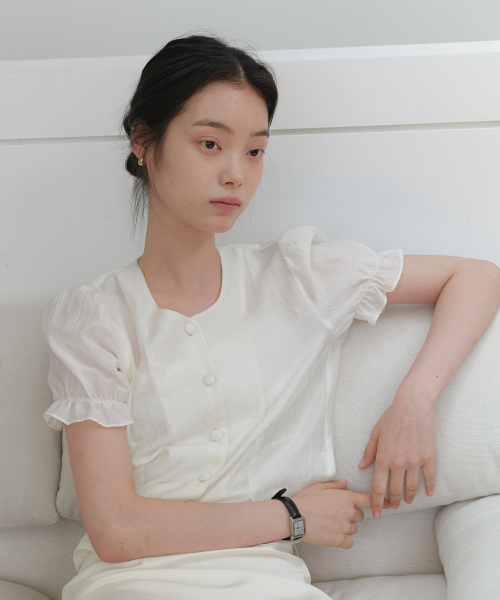 YUPPE(ヨッペ)の「SOFT SHIRRING SHIRT_CREAM(シャツ/ブラウス・レディース・その他・FREE)」の4枚目の写真