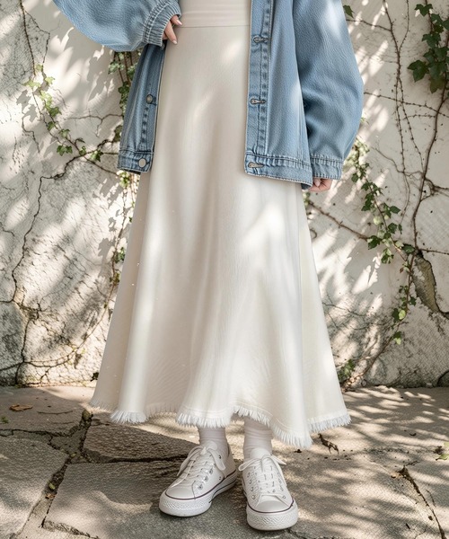 cammie(キャミー)の「Aラインスカートフリンジニットスカート(スカート・レディース・ホワイト/ブラック・F)」の1枚目の写真