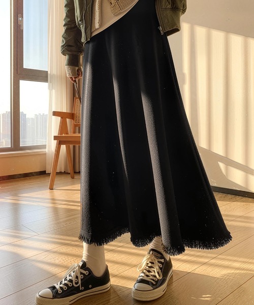 cammie(キャミー)の「Aラインスカートフリンジニットスカート(スカート・レディース・ホワイト/ブラック・F)」の11枚目の写真