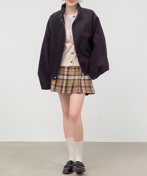 DAY CLOSET（デイ クローゼット）の「【2WAYスタンドカラー】裾ゴムと袖タックで引き締めシルエット。長袖 スナップボタン×ジップ コーデュロイ ジャケット レディース（ブルゾン・レディース・ベージュ/チャコールグレー・FREE）」の6枚目の写真