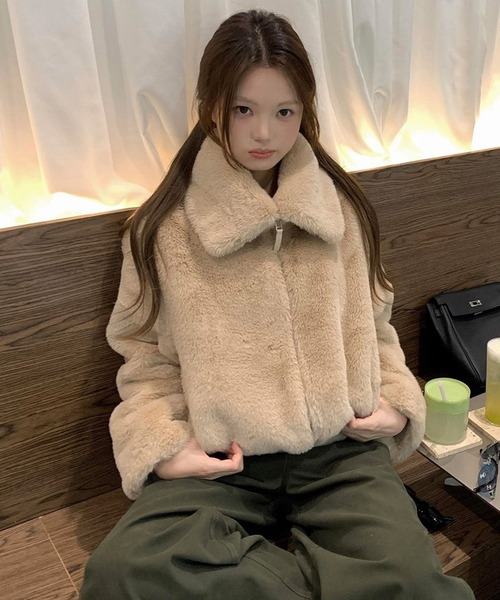 AsheKsha(アシクシャ)の「ラペル付きファー付きショートジャケット(ブルゾン・レディース・オフホワイト・M)」の4枚目の写真