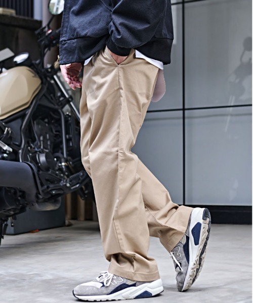 Dickies（ディッキーズ）の「『Dickies/ディッキーズ』TCツイル/デニムワイドストレート（デニムパンツ・メンズ・カーキ/ベージュ/ブラック/ブラック系1/ブルー系1/チャコールグレー・L/M/LL）」の4枚目の写真