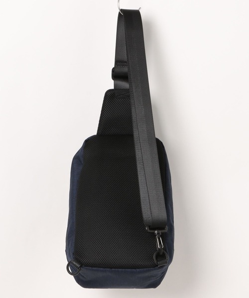 Blue Standard (ブルースタンダード)の「【BLUE STANDARD/ブルースタンダード】【長財布・ペットボトルも楽々】大容量ボディバッグ 異素材切り替え 杢調カジュアル(ボディバッグ/ウエストポーチ・メンズ・グレー/ブラック/ダークネイビー・FREE)」の18枚目の写真