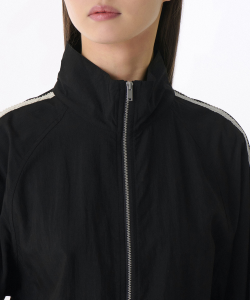 MUSINSA STANDARD WOMAN（ムシンサスタンダードウーマン）の「ウィメンズレーストラックジャケット[ブラック]（ナイロンジャケット・レディース・その他・S/M/L）」の4枚目の写真