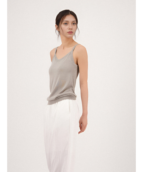 ACUD（アクド）の「V-neck Strap Sleeveless Knit _White（ニット/セーター・レディース・ホワイト・FREE）」の2枚目の写真