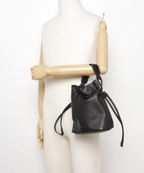 YArKA（ヤーカ）の「【YArKA/ヤーカ】real leather flat braided handle drawstring shoulder bag [bdbd6] / フラット編ハンドル巾着バッグ（ショルダーバッグ・レディース・ブラック・FREE）」の22枚目の写真