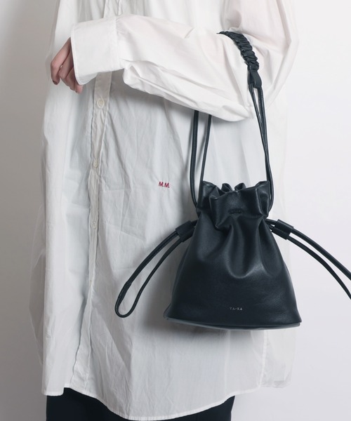 YArKA（ヤーカ）の「【YArKA/ヤーカ】real leather flat braided handle drawstring shoulder bag [bdbd6] / フラット編ハンドル巾着バッグ（ショルダーバッグ・レディース・ブラック・FREE）」の5枚目の写真