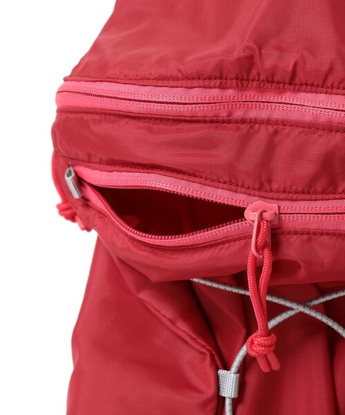 Ray BEAMS(レイビームス)の「パッカブル バックパック 26SS リュック トレンド アウトドア 小さめ 通勤 通学 コンパクト収納 軽量(バックパック/リュック・レディース・レッド/ブラック・ONE SIZE)」の10枚目の写真