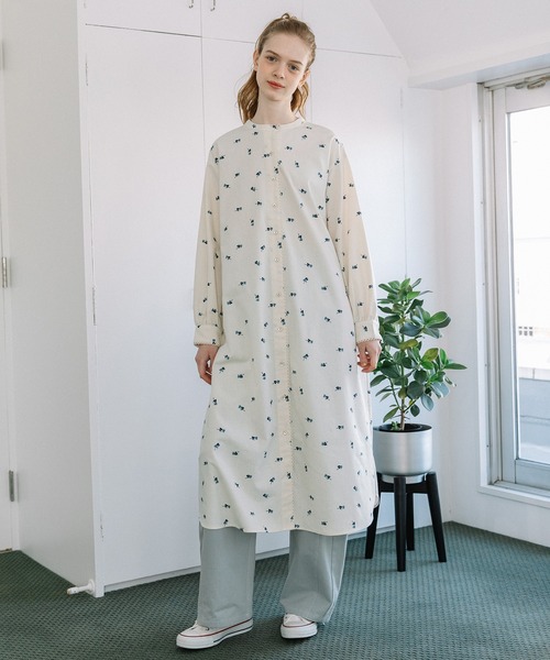 POU DOU DOU（プードゥドゥ）の「クローバープリントシャツワンピース（ワンピース・レディース・ネイビー/キナリ・3）」の2枚目の写真