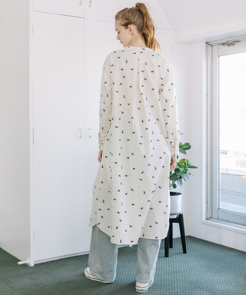 POU DOU DOU（プードゥドゥ）の「クローバープリントシャツワンピース（ワンピース・レディース・ネイビー/キナリ・3）」の5枚目の写真