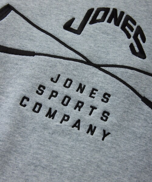 JONES(ジョーンズ)の「【JONESコラボ】フロントロゴ長袖プルオーバー(スウェット・メンズ・グレー/ベージュ・XL/L/M/S)」の7枚目の写真