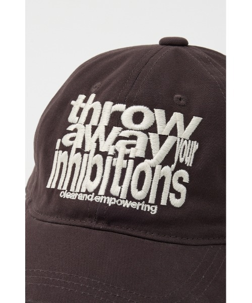 SLY（スライ）の「ESQWE LOGO CAPTHROW エスクェロゴキャップ（キャップ・レディース・ライトブラック/ベージュ系その他・FREE）」の10枚目の写真