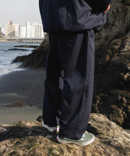 URBAN RESEARCH（アーバンリサーチ）の「Wide Dad　DAD EASY WIDE PANTS（その他パンツ・メンズ・ネイビー・1/2）」の2枚目の写真