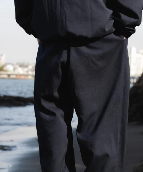 URBAN RESEARCH（アーバンリサーチ）の「Wide Dad　DAD EASY WIDE PANTS（その他パンツ・メンズ・ネイビー・1/2）」の4枚目の写真