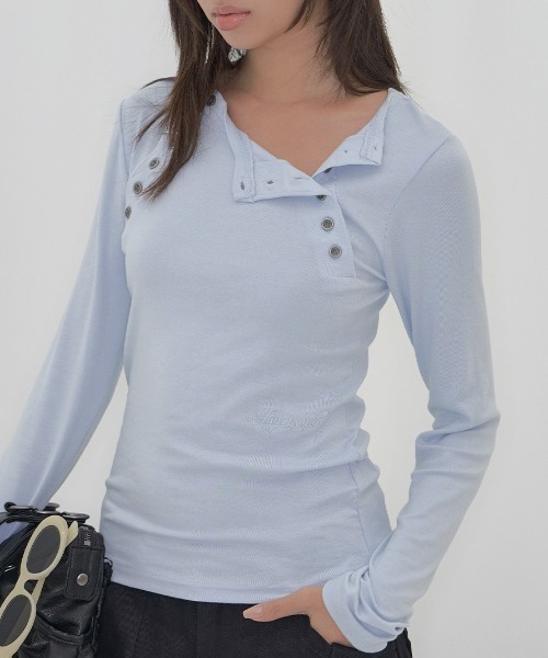FANCY CLUB(ファンシークラブ)の「A'GEM/9 × .kom 『FANCY CLUB/ファンシークラブ』MOVE BUTTON LONG SLEEVE/ムーブボタン長袖カットソー(Tシャツ/カットソー・レディース・ライトブルー/グレー/ブラック・FREE)」の2枚目の写真