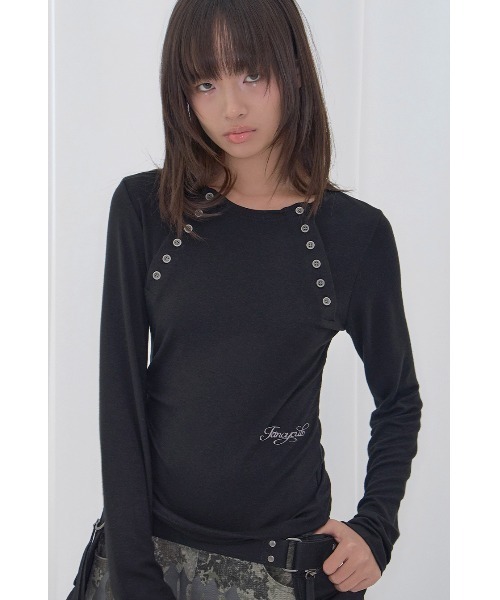 FANCY CLUB(ファンシークラブ)の「A'GEM/9 × .kom 『FANCY CLUB/ファンシークラブ』MOVE BUTTON LONG SLEEVE/ムーブボタン長袖カットソー(Tシャツ/カットソー・レディース・ライトブルー/グレー/ブラック・FREE)」の5枚目の写真