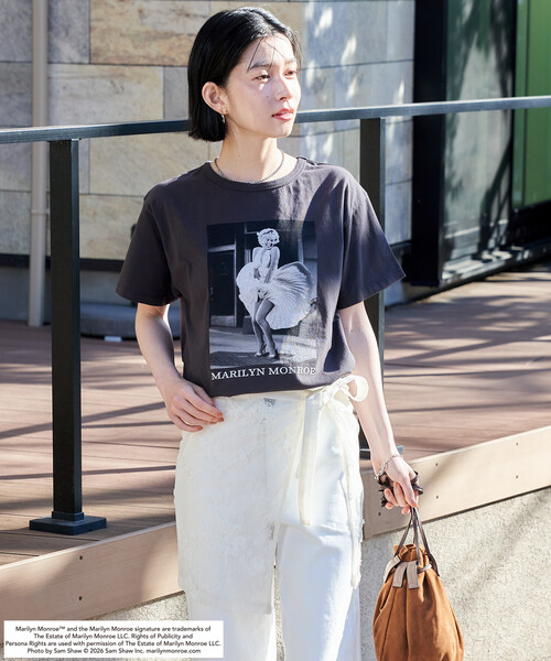 FREAK'S STORE(フリークスストア)の「マリリン・モンロー THE ICONIC SHOT プリントTシャツ(Tシャツ/カットソー・レディース・チャコールグレー/オフホワイト/サックスブルー・フリ-)」の6枚目の写真